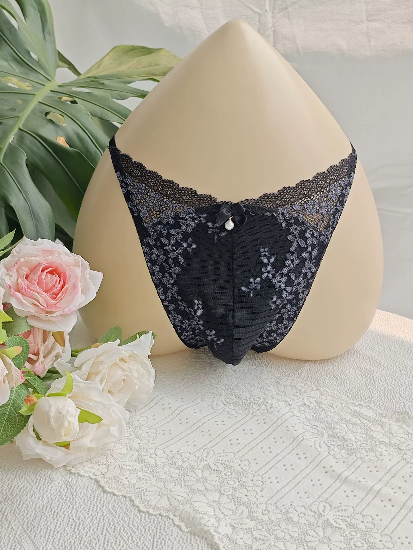 Embroidery Lace - Czarne koronkowe męskie slipy z haftem,
