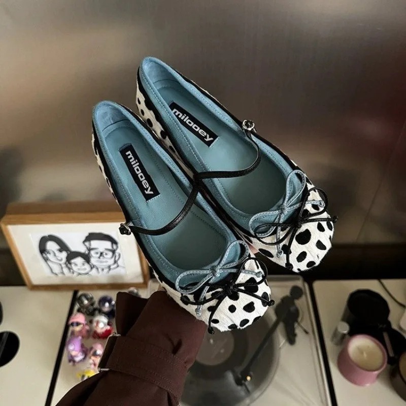 Embroidery Flat Shoes - Baletki z płaską podeszwą i zaokrąglonym