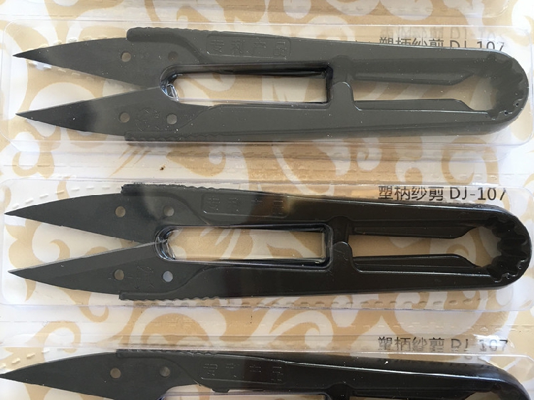 Nożyczki z plastikową rączką D – Embroidery Scissors Small recenzja i cena