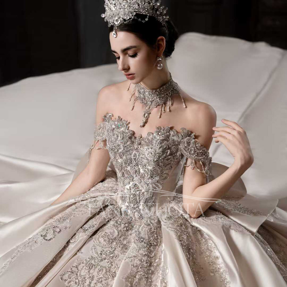 Luksusowa suknia ślubna balowa – Embroidery Roses recenzja i cena