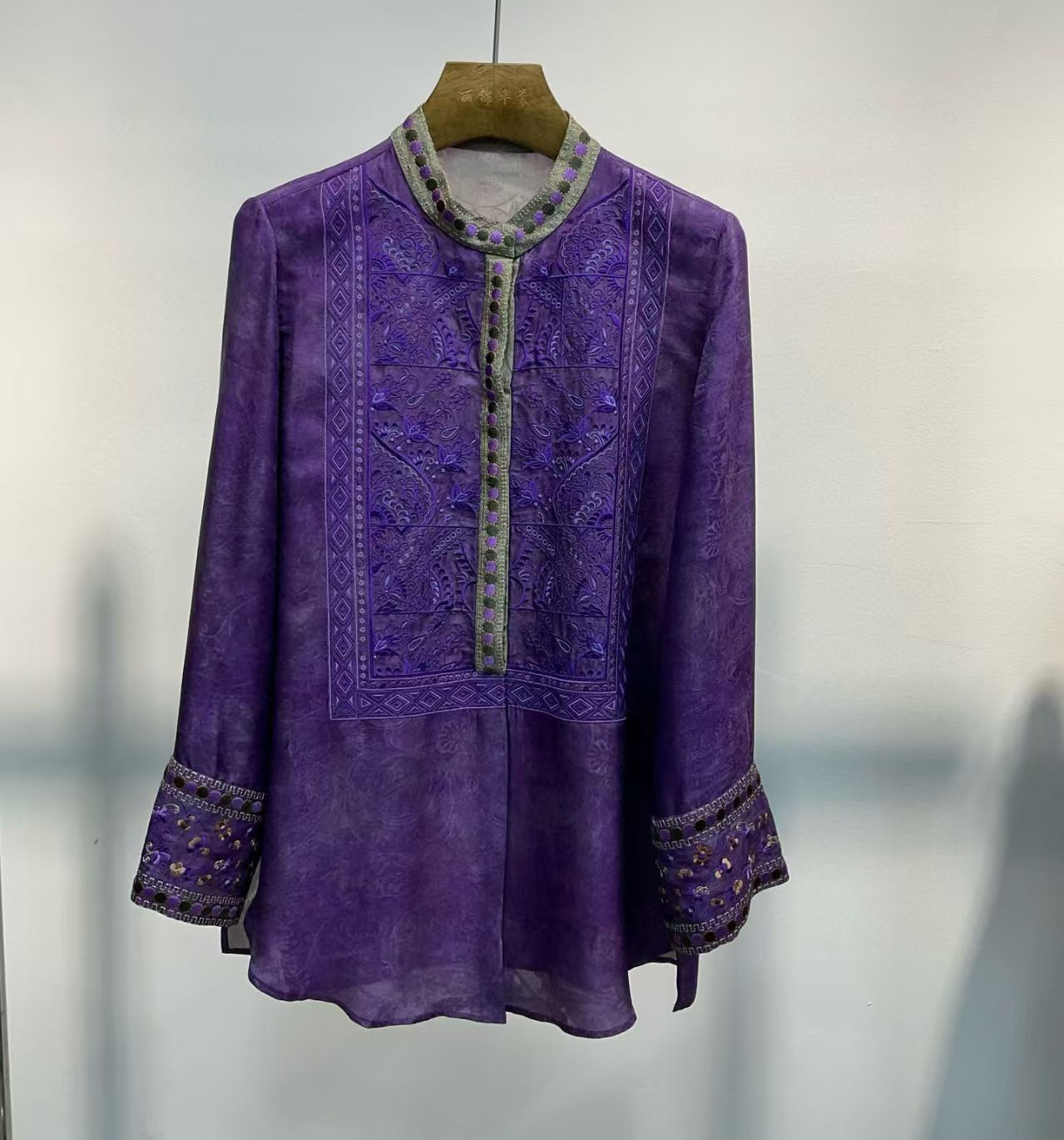 Letnia bluzka z jedwabiu i ray – Embroidery Men Shirt recenzja i cena